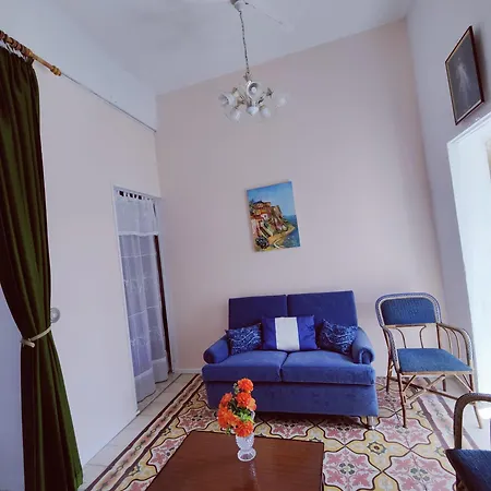 Traditional Maltese Townhouse In Nyaraló *