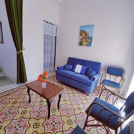 Traditional Maltese Townhouse In Nyaraló