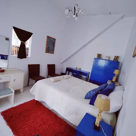 Nyaraló Traditional Maltese Townhouse In