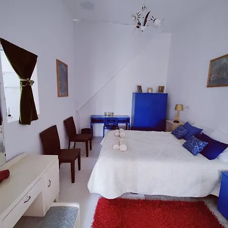 Dom wakacyjny Traditional Maltese Townhouse In *