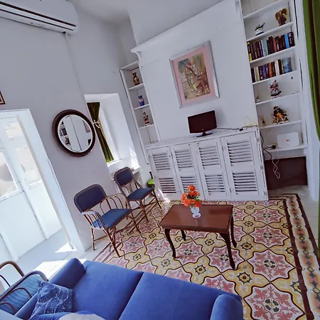 Traditional Maltese Townhouse In 度假居